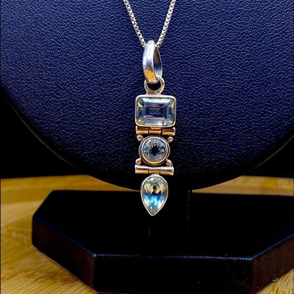 925 silver 17” box chain with dangling pendant w/matching earrings.  Details👇🏻 - Picture 3 of 7